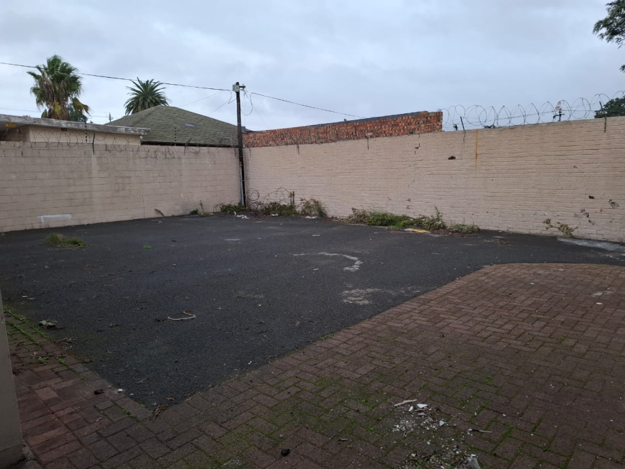 6 Bedroom Property for Sale in Oakdale Western Cape